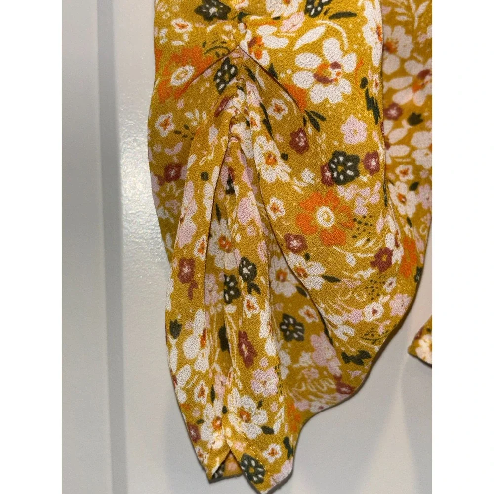 Astr The Label Blouse Top Womens Small Mustard Ditsy Floral Ruched‎ Puff Sleeve
